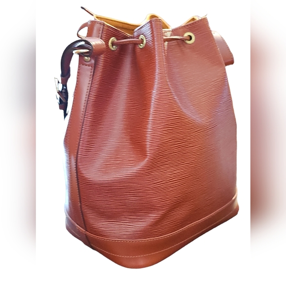 Louis Vuitton Noé EPI Bucket Bag Leather.  C01017 - Picture 4 of 16